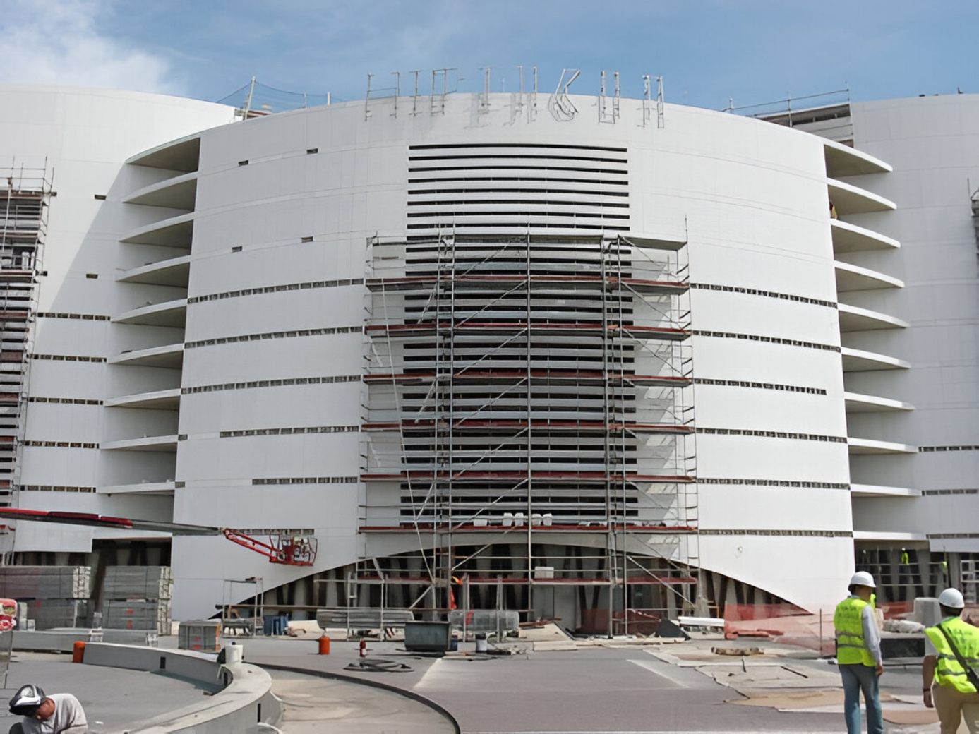 Detalle sistema de andamiaje en fachada principal. El Corte Inglés, Puerta de Venecia, Zaragoza
